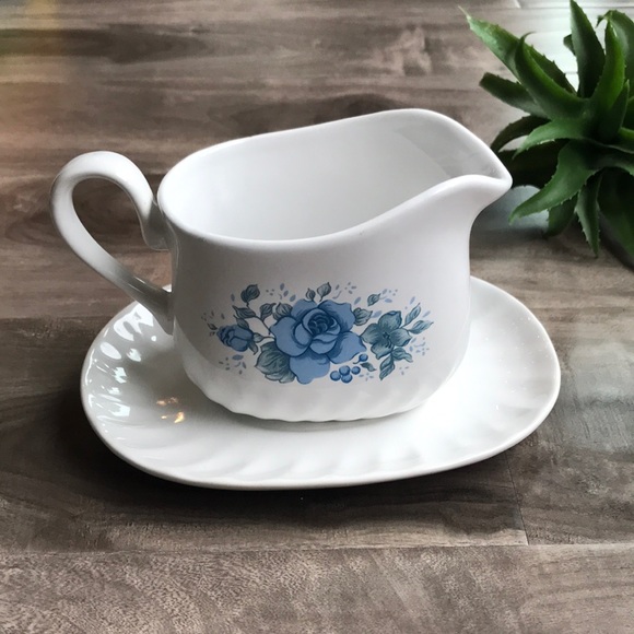 Corelle Dining Vintage Corelle Gravy Boat And Saucer Poshmark
